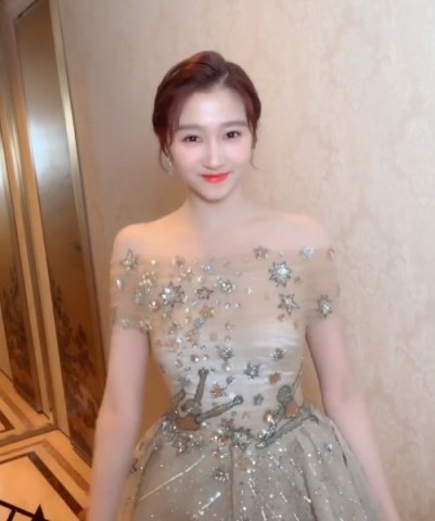 关晓彤街舞风采,小巷深处的舞蹈与独特小店探秘