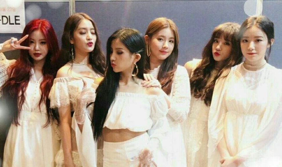 最新女团成员与大自然美景的邂逅,内心平和的追寻之旅