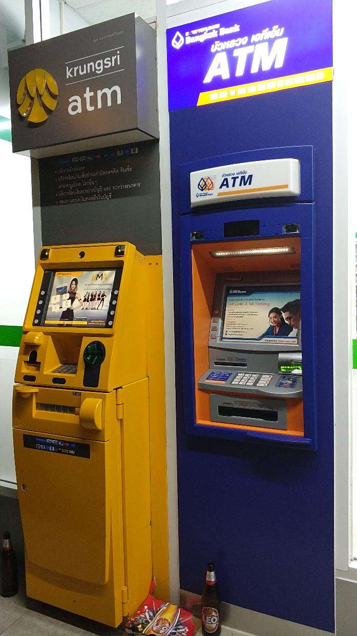 最新ATM机与自然美景的交融，心灵旅行的启程