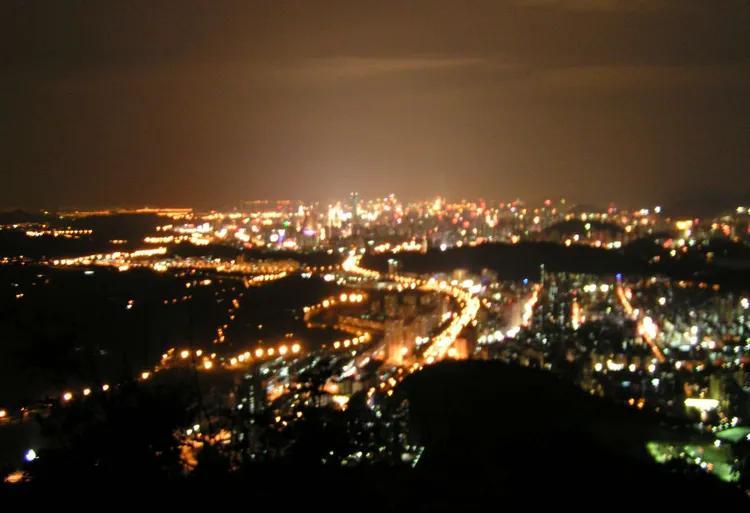 凌云登作品价格解析及价格走势探讨