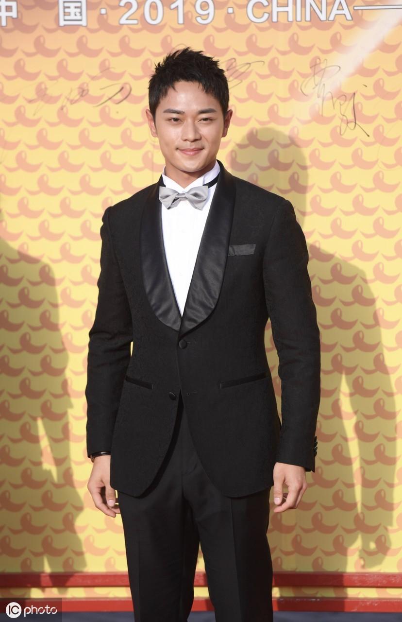 魔幻手机2演员,魔幻手机2演员与隐藏在小巷中的秘密小店